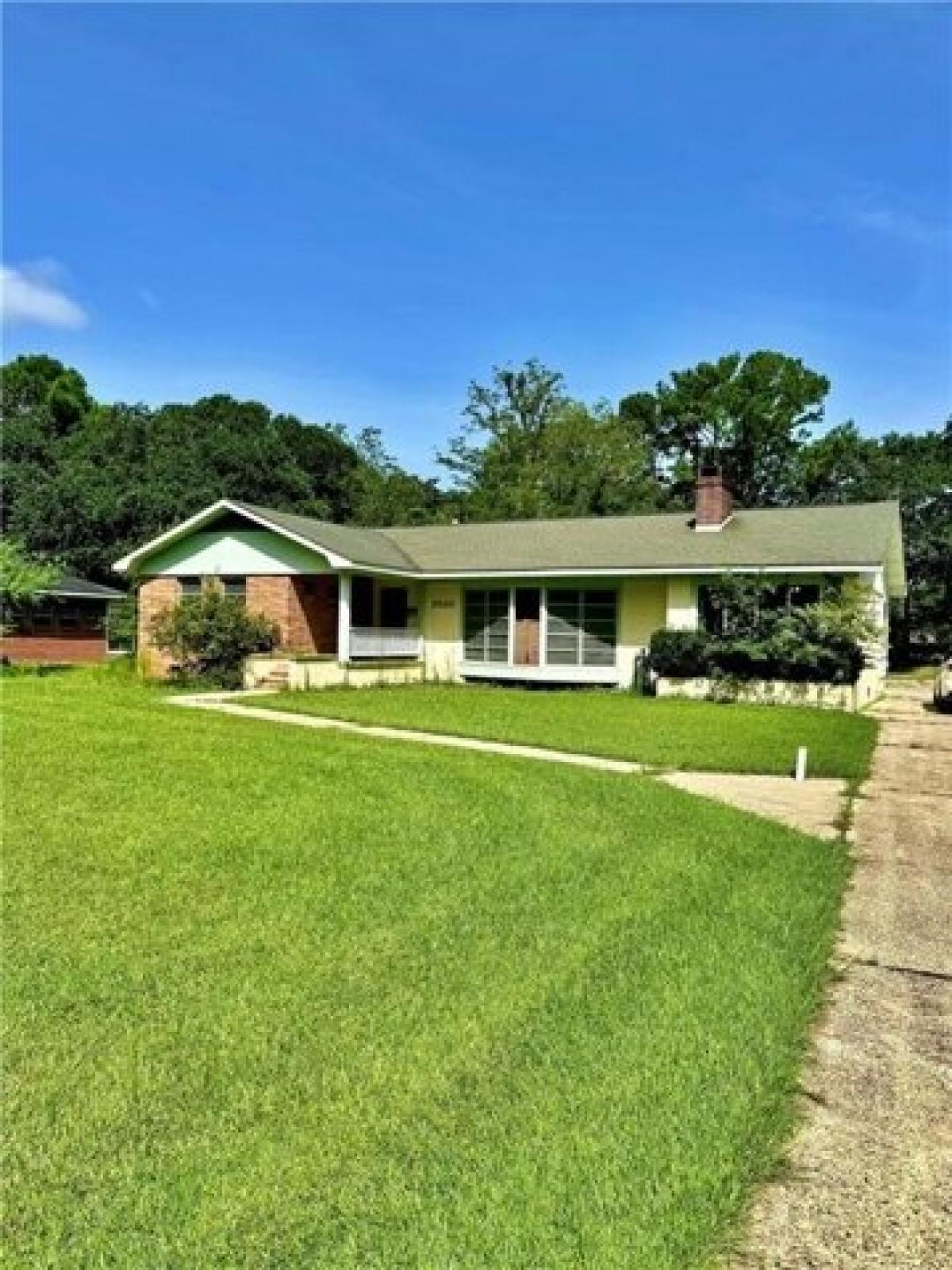 Picture of Home For Sale in Mobile, Alabama, United States