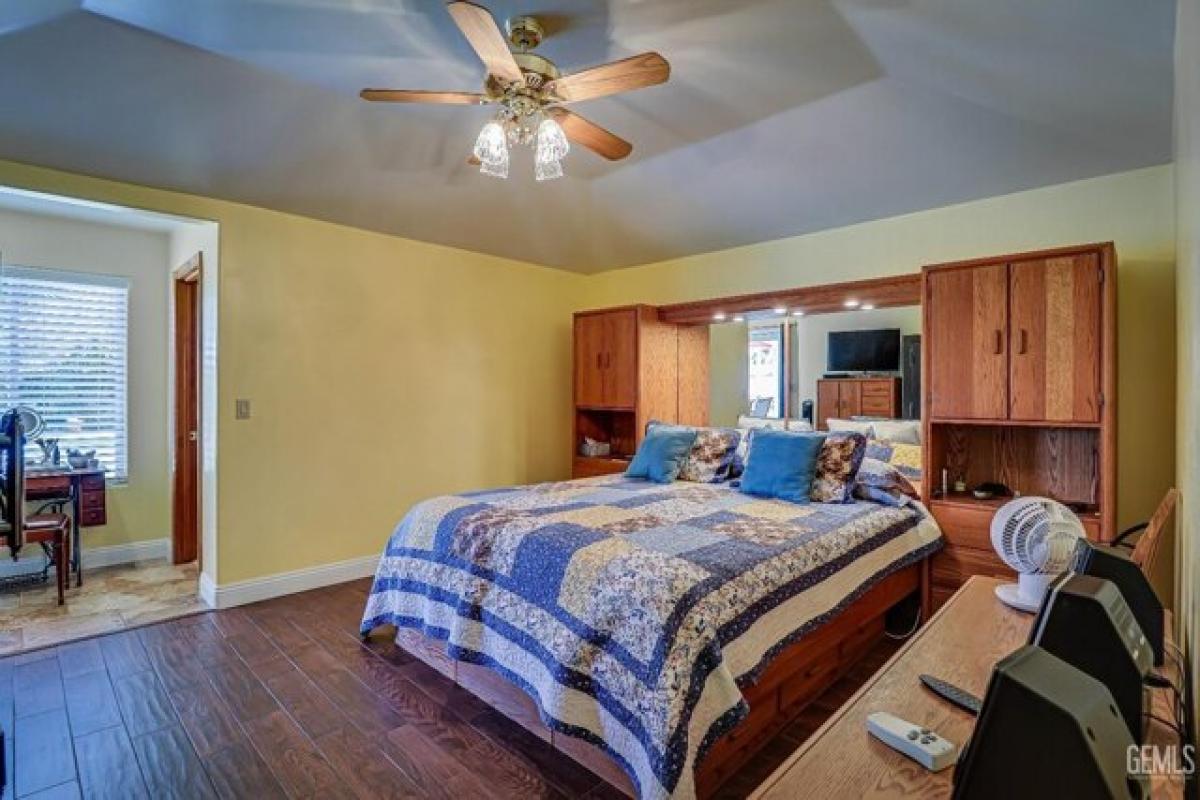 Picture of Home For Sale in Bakersfield, California, United States
