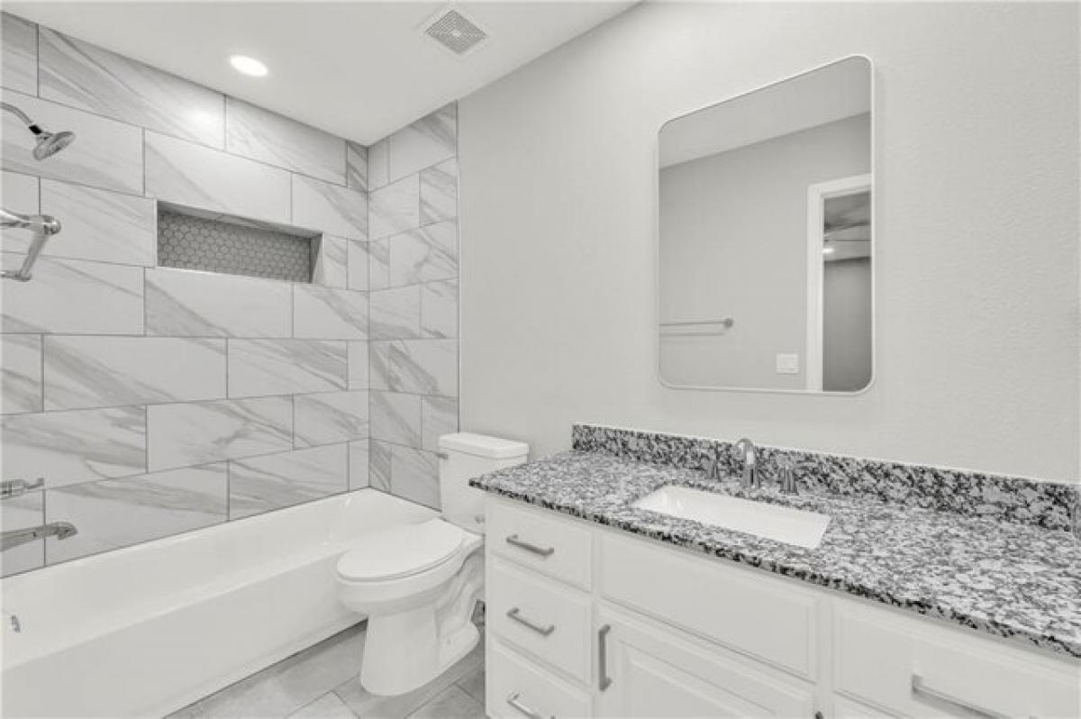 Picture of Home For Sale in Bella Vista, Arkansas, United States