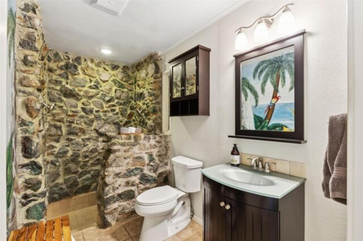 Picture of Home For Sale in Granbury, Texas, United States