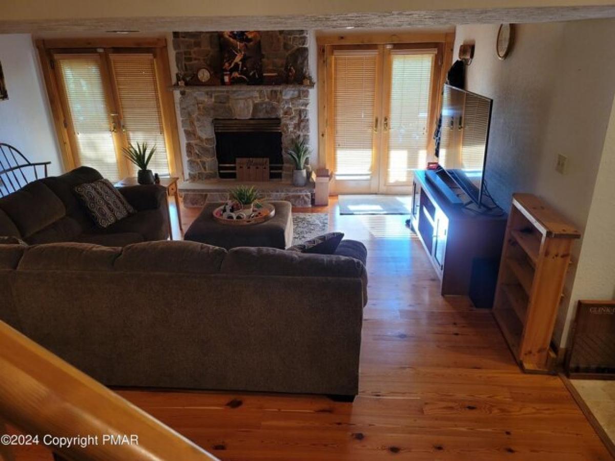 Picture of Home For Sale in East Stroudsburg, Pennsylvania, United States