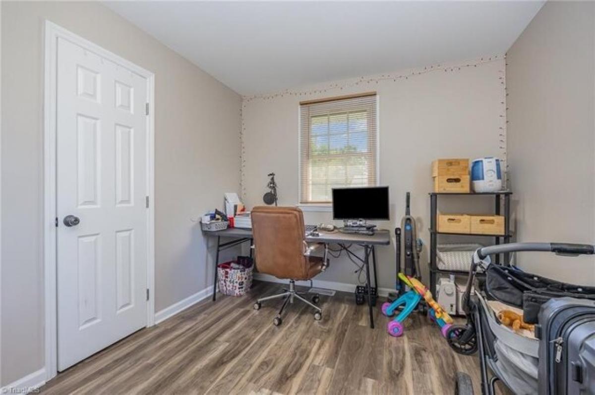 Picture of Home For Sale in Greensboro, North Carolina, United States