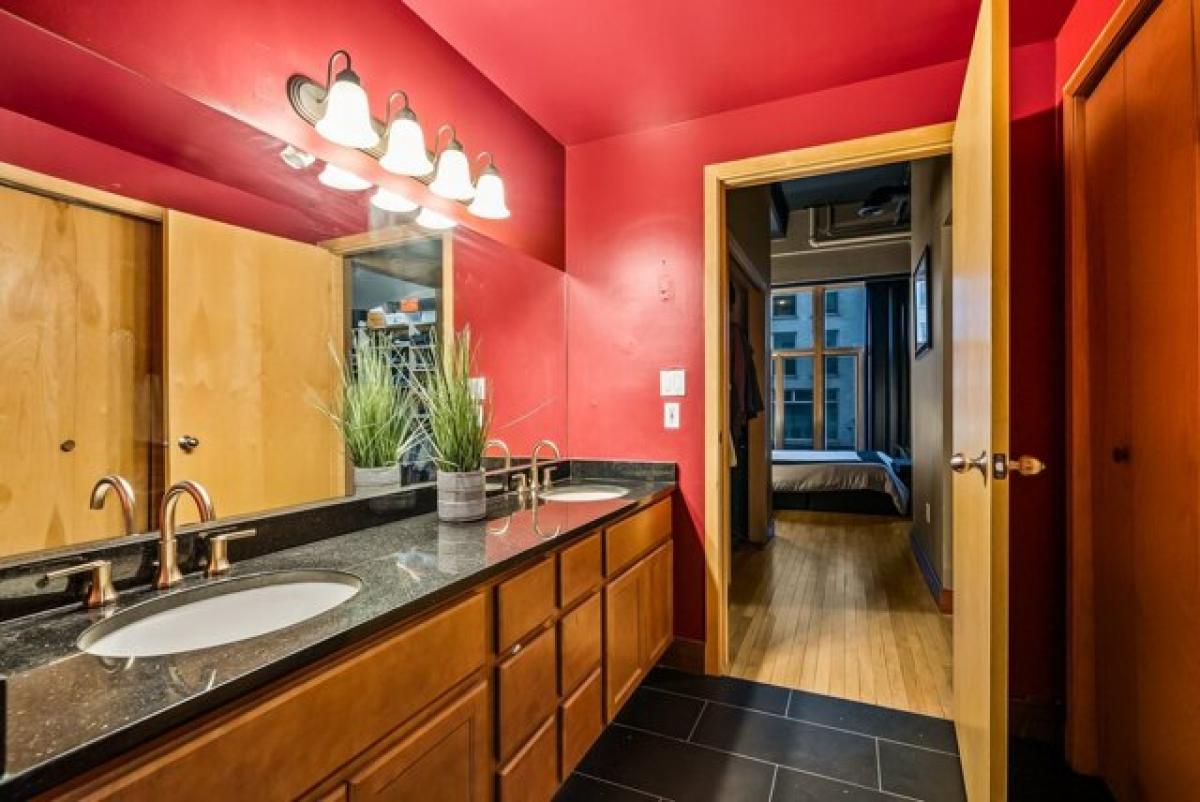 Picture of Home For Sale in Milwaukee, Wisconsin, United States