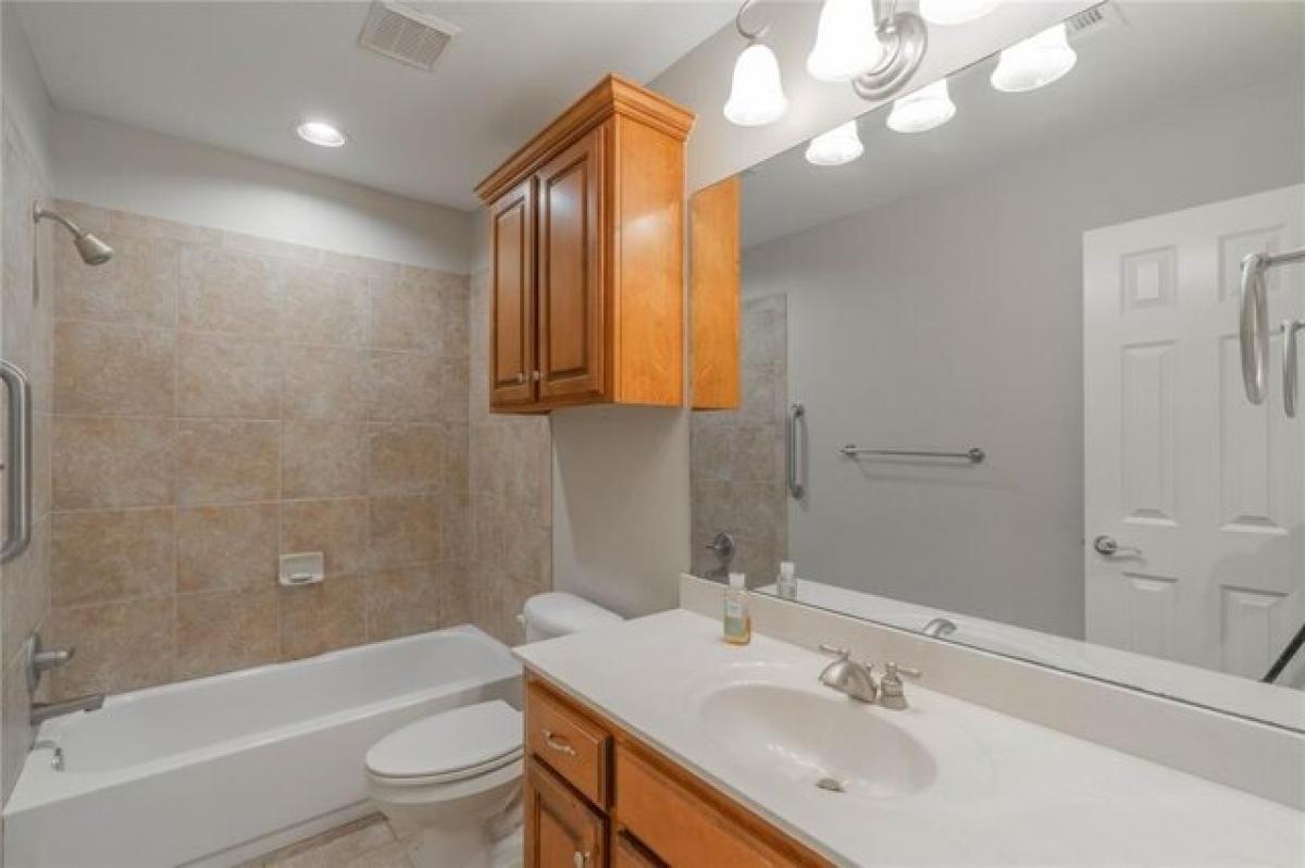 Picture of Home For Sale in Edmond, Oklahoma, United States