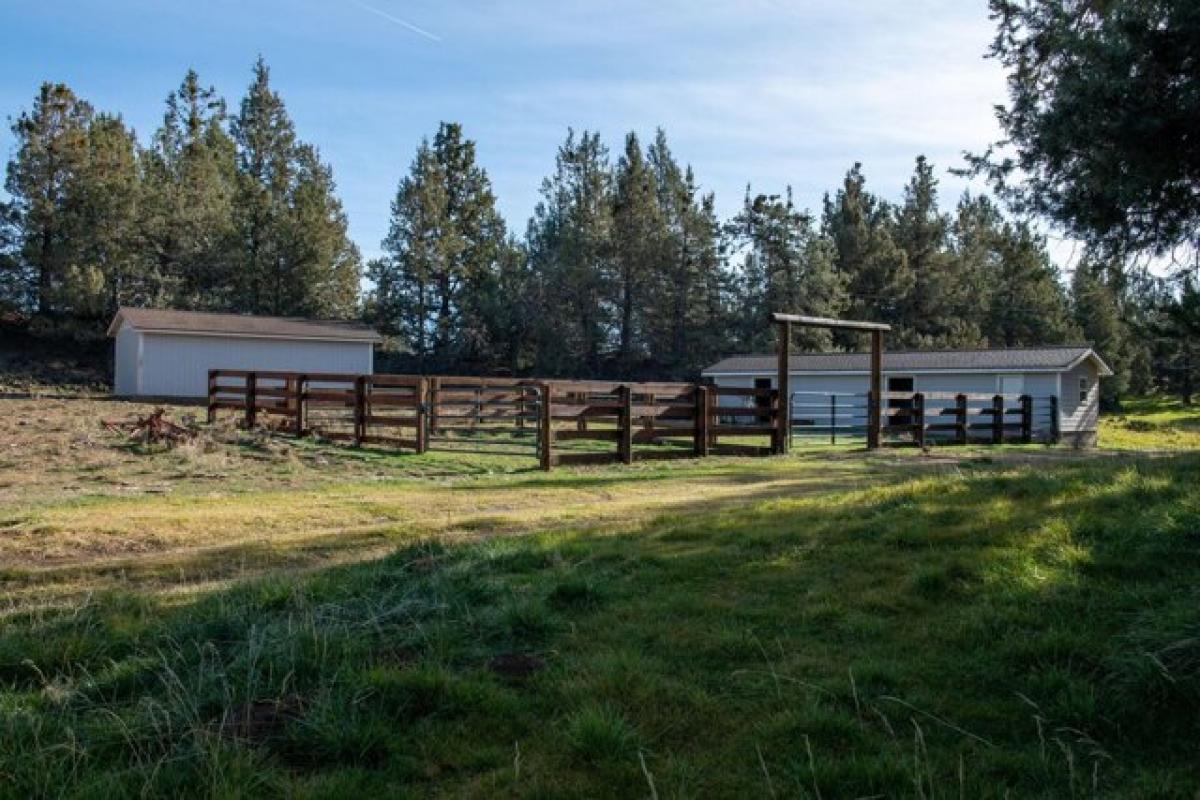 Picture of Residential Land For Sale in Bend, Oregon, United States