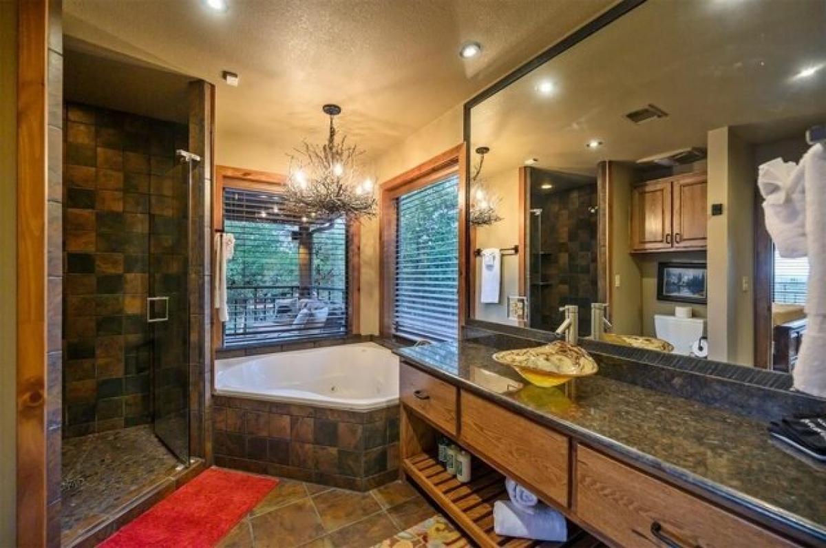 Picture of Home For Sale in Broken Bow, Oklahoma, United States