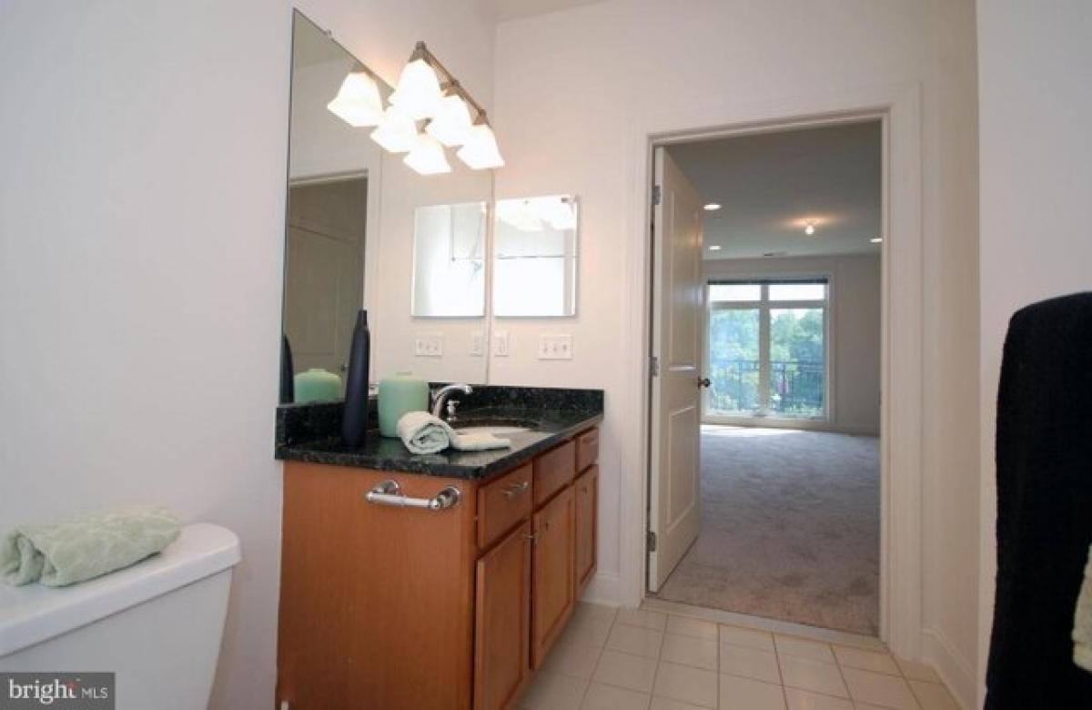 Picture of Home For Sale in Robbinsville, New Jersey, United States