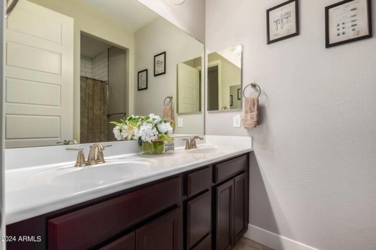 Picture of Home For Sale in Surprise, Arizona, United States