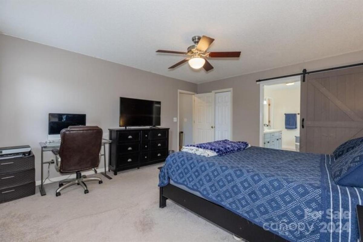 Picture of Home For Sale in Hickory, North Carolina, United States