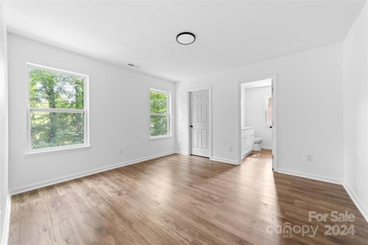 Picture of Home For Sale in Hickory, North Carolina, United States