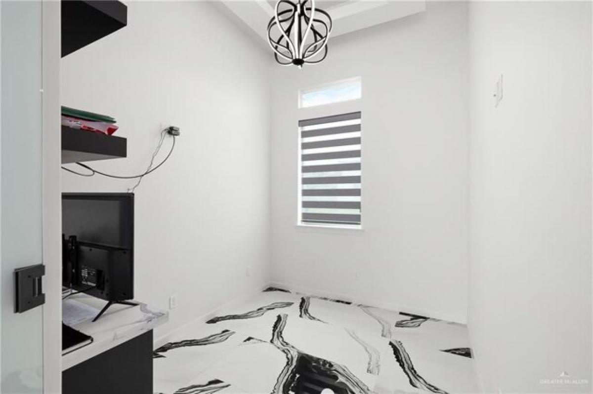 Picture of Home For Sale in McAllen, Texas, United States