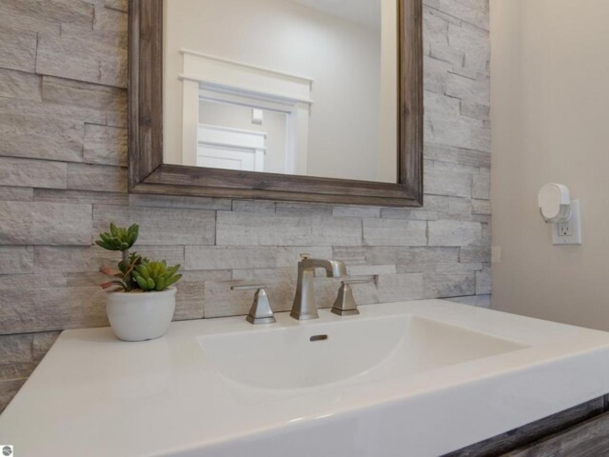 Picture of Home For Sale in Traverse City, Michigan, United States