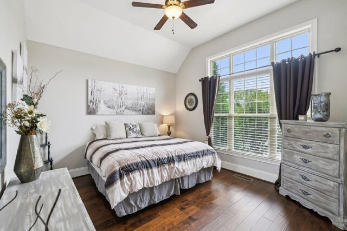 Picture of Home For Sale in Franklin, Tennessee, United States