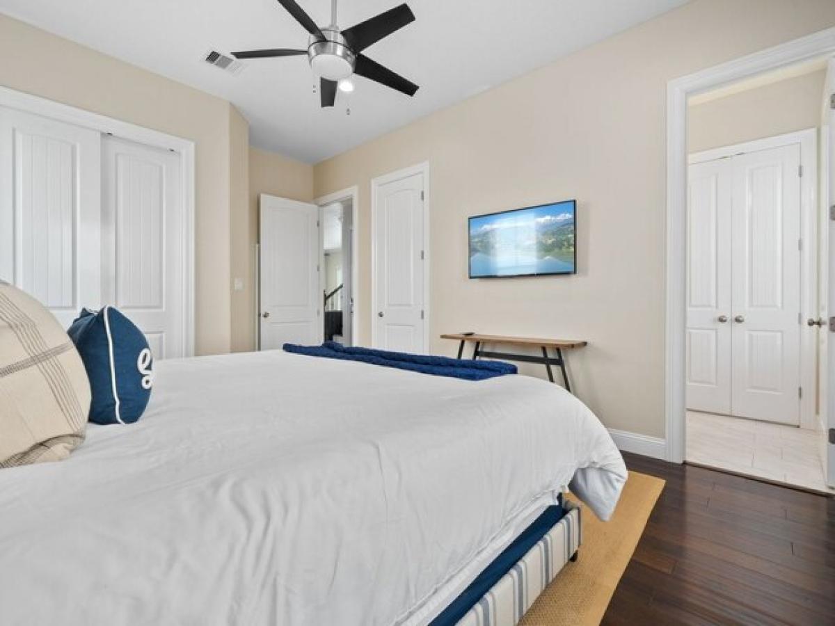 Picture of Home For Sale in Galveston, Texas, United States