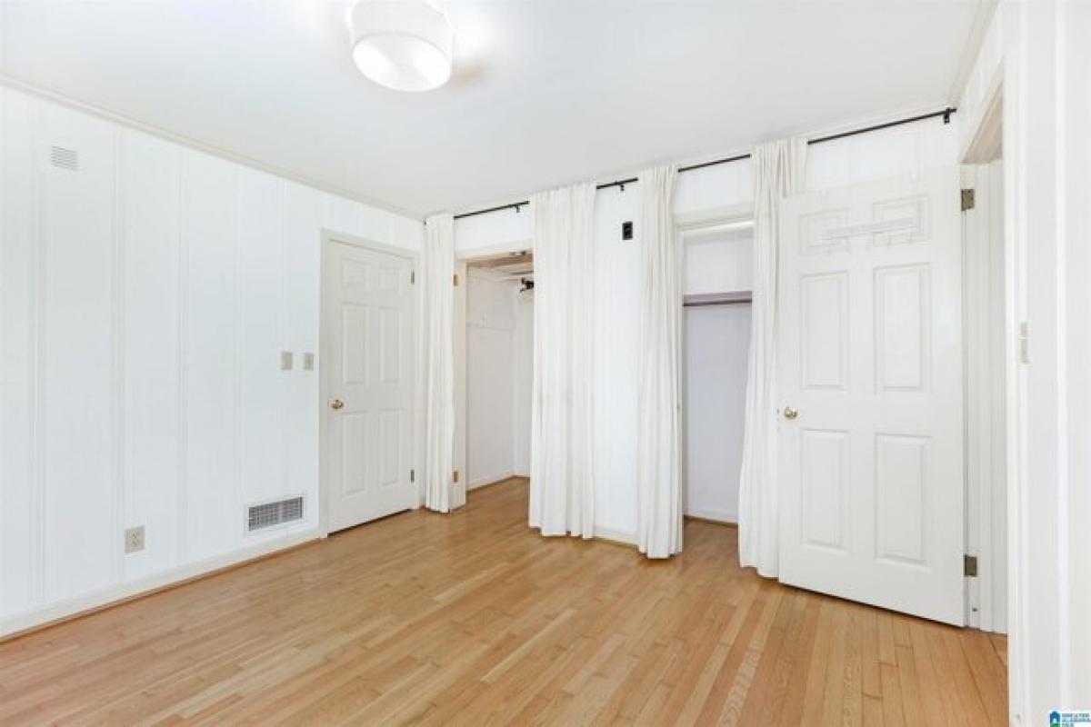 Picture of Home For Sale in Vestavia Hills, Alabama, United States