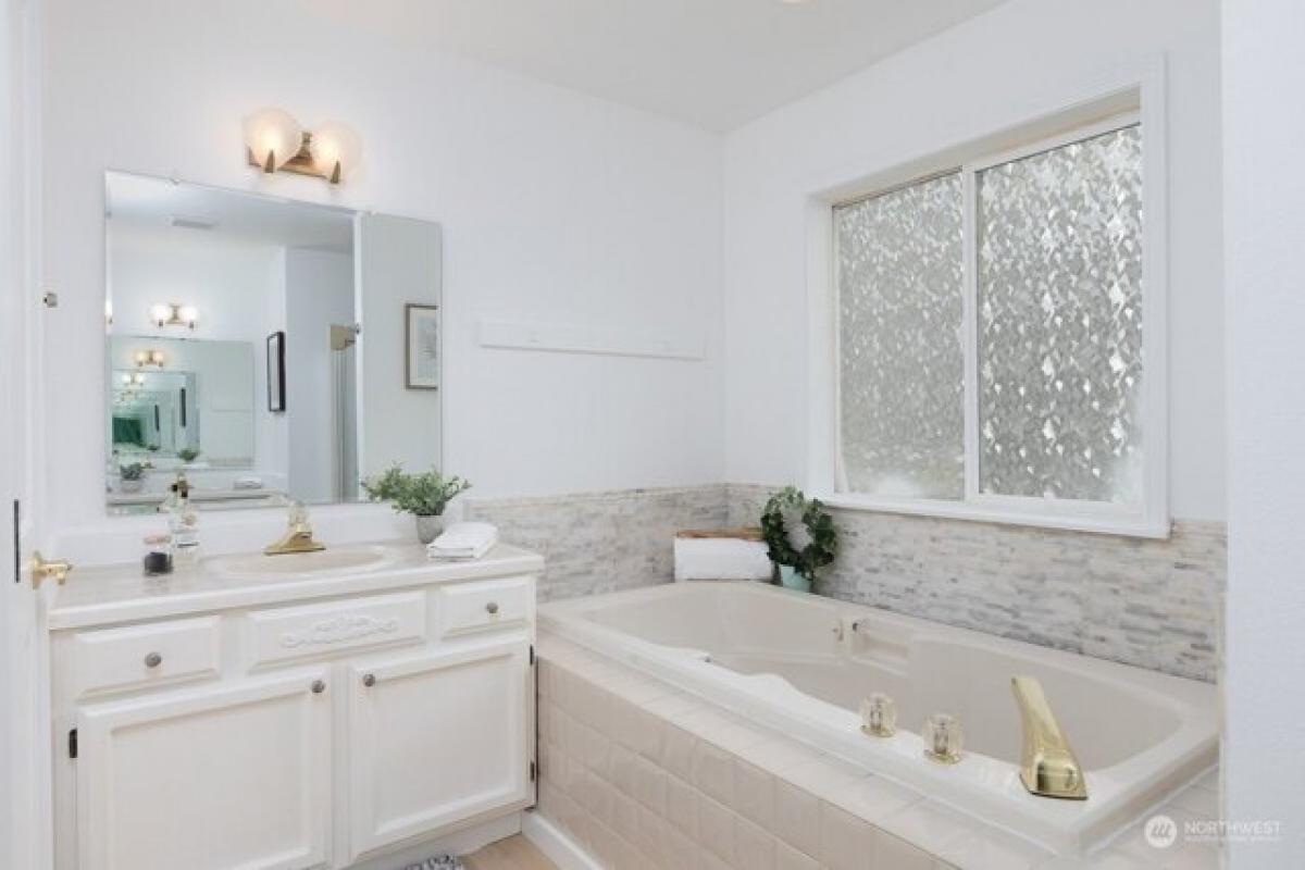 Picture of Home For Sale in Tacoma, Washington, United States