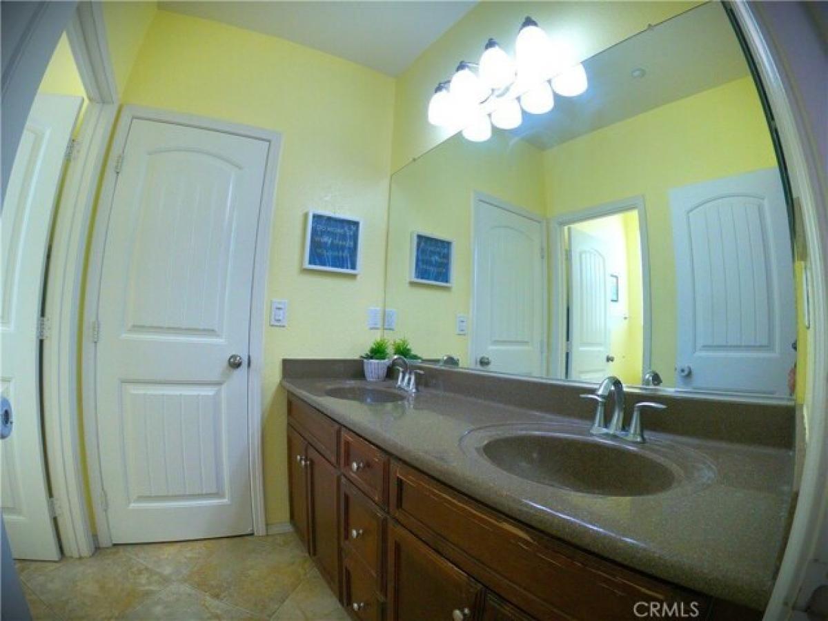 Picture of Home For Sale in Fontana, California, United States