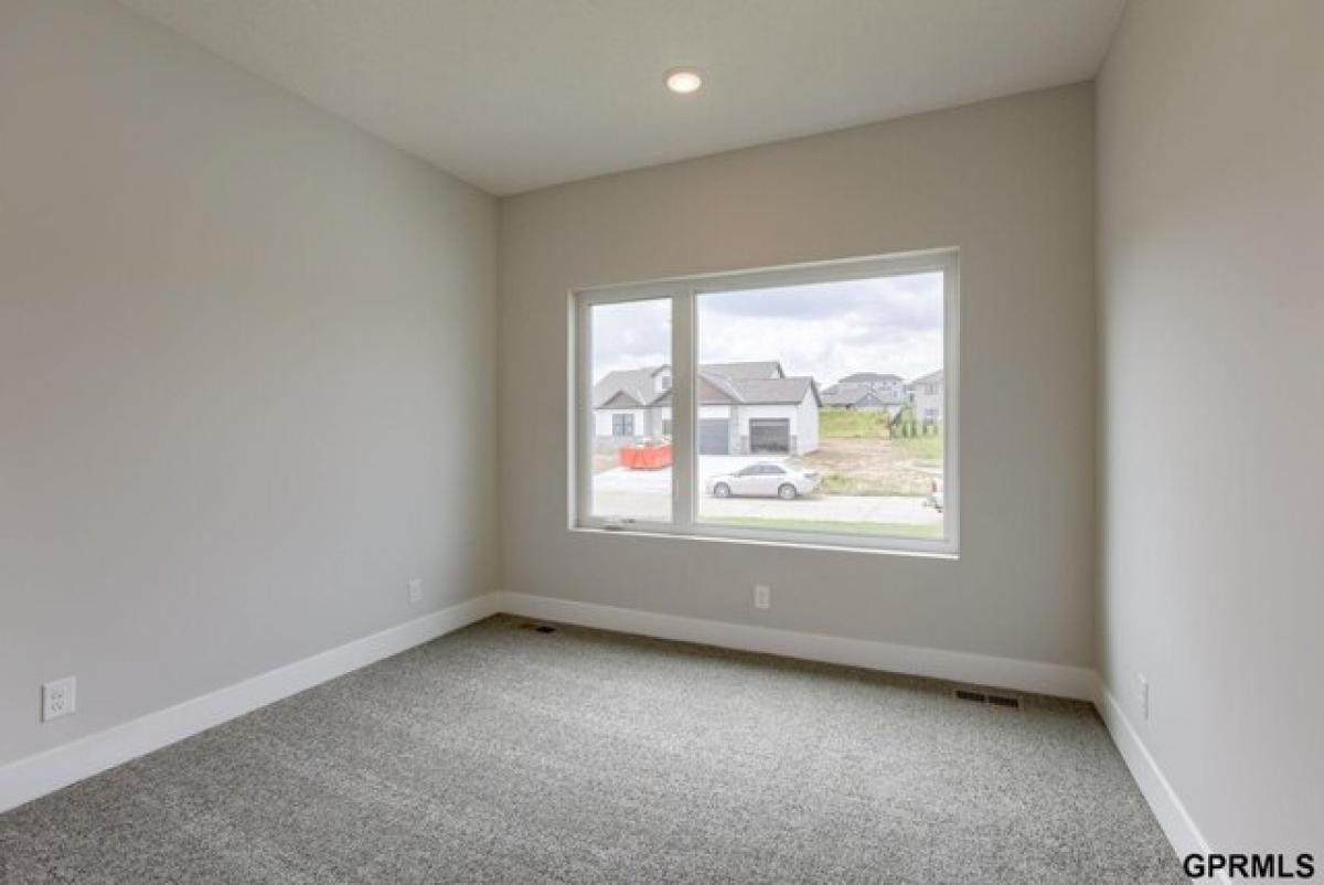 Picture of Home For Sale in Bennington, Nebraska, United States