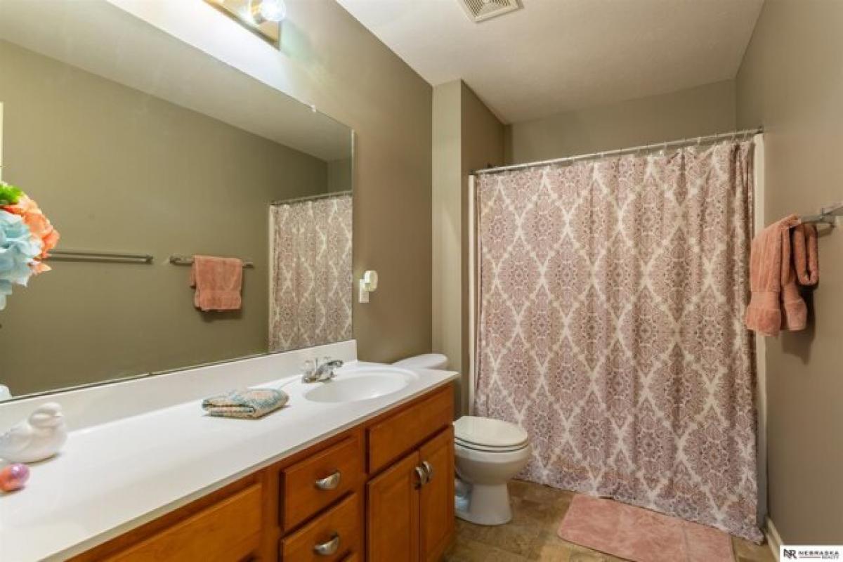 Picture of Home For Sale in Omaha, Nebraska, United States