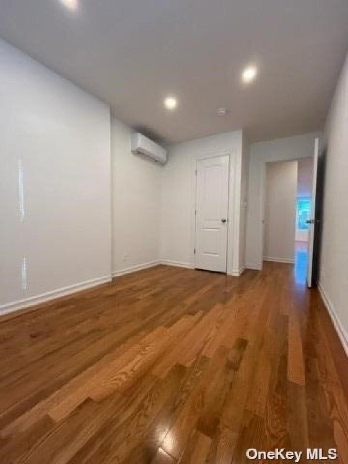 Picture of Home For Sale in Yonkers, New York, United States