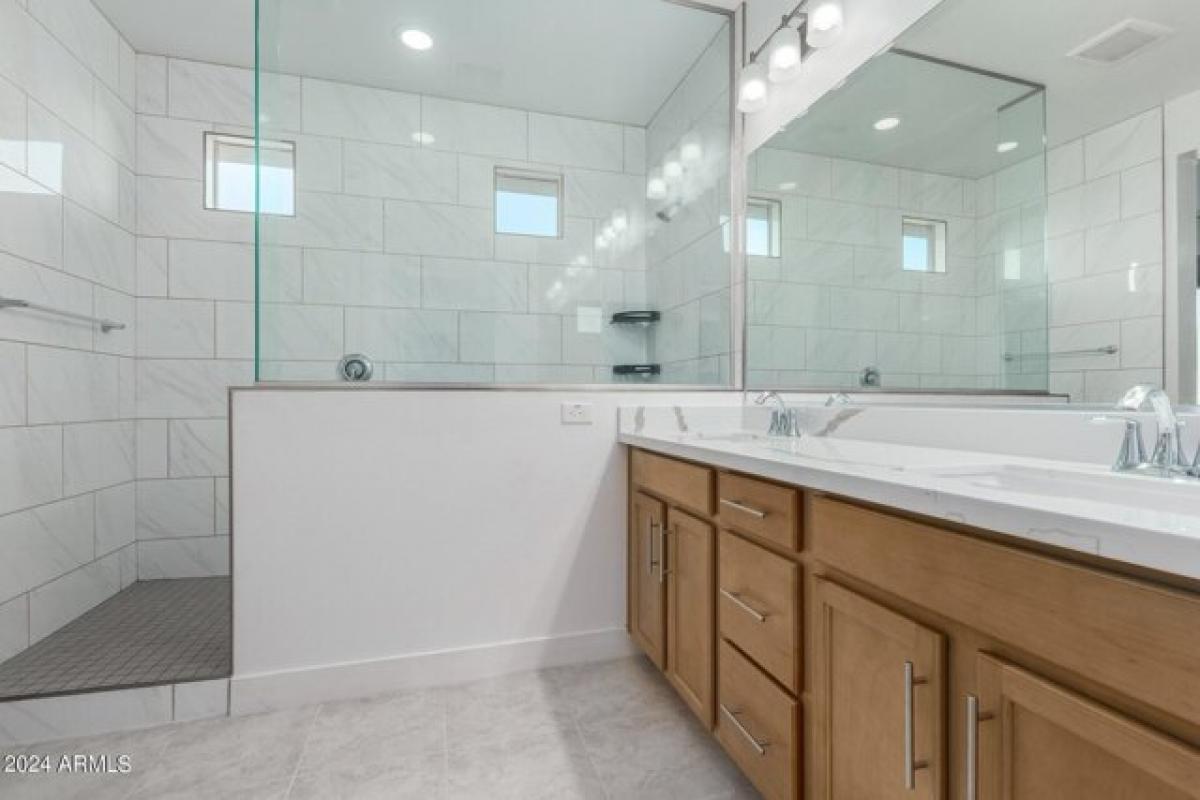 Picture of Home For Sale in Surprise, Arizona, United States