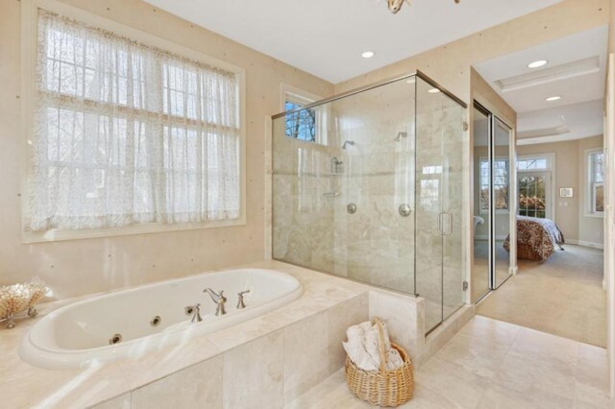 Picture of Home For Sale in Eden Prairie, Minnesota, United States