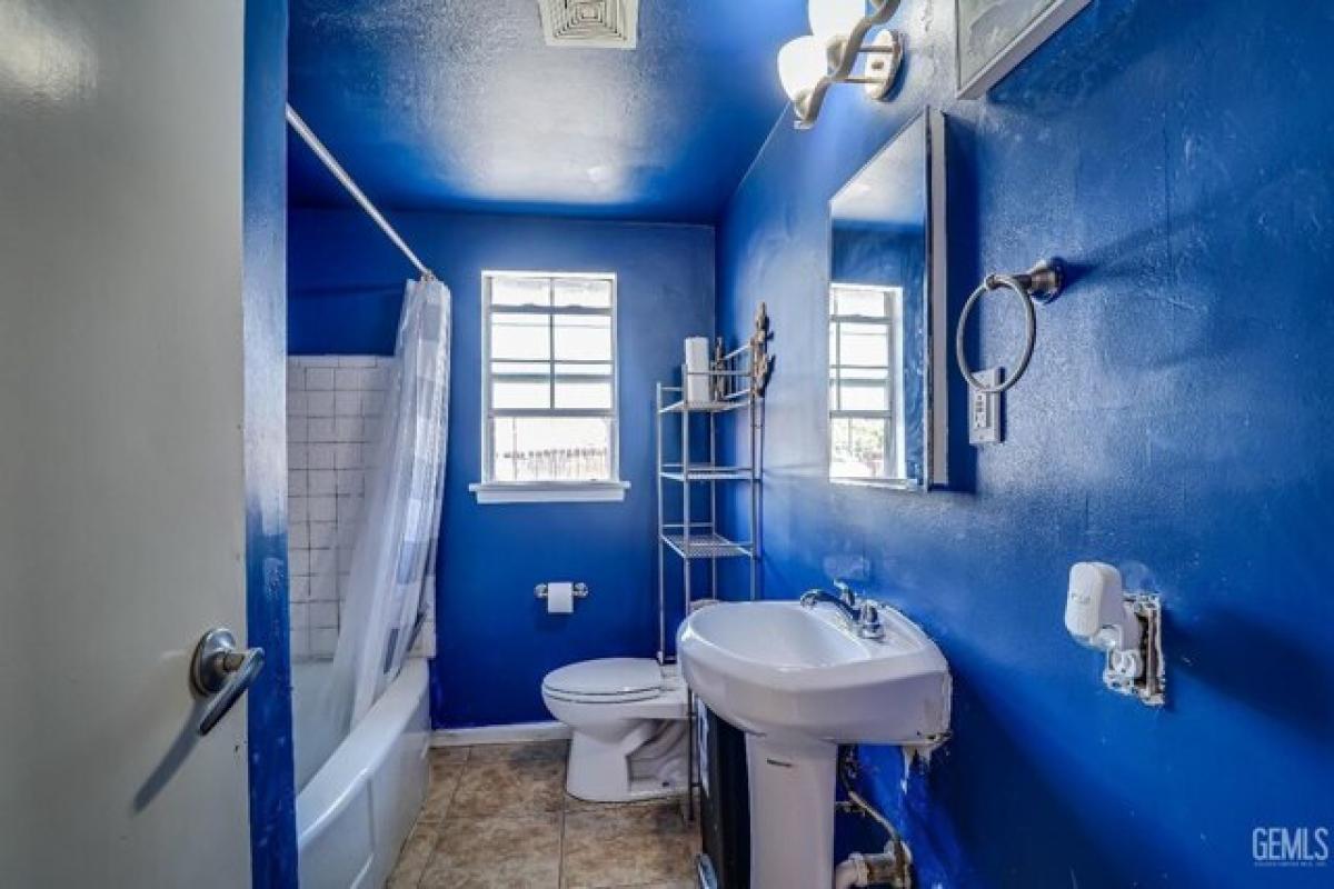 Picture of Home For Sale in Bakersfield, California, United States