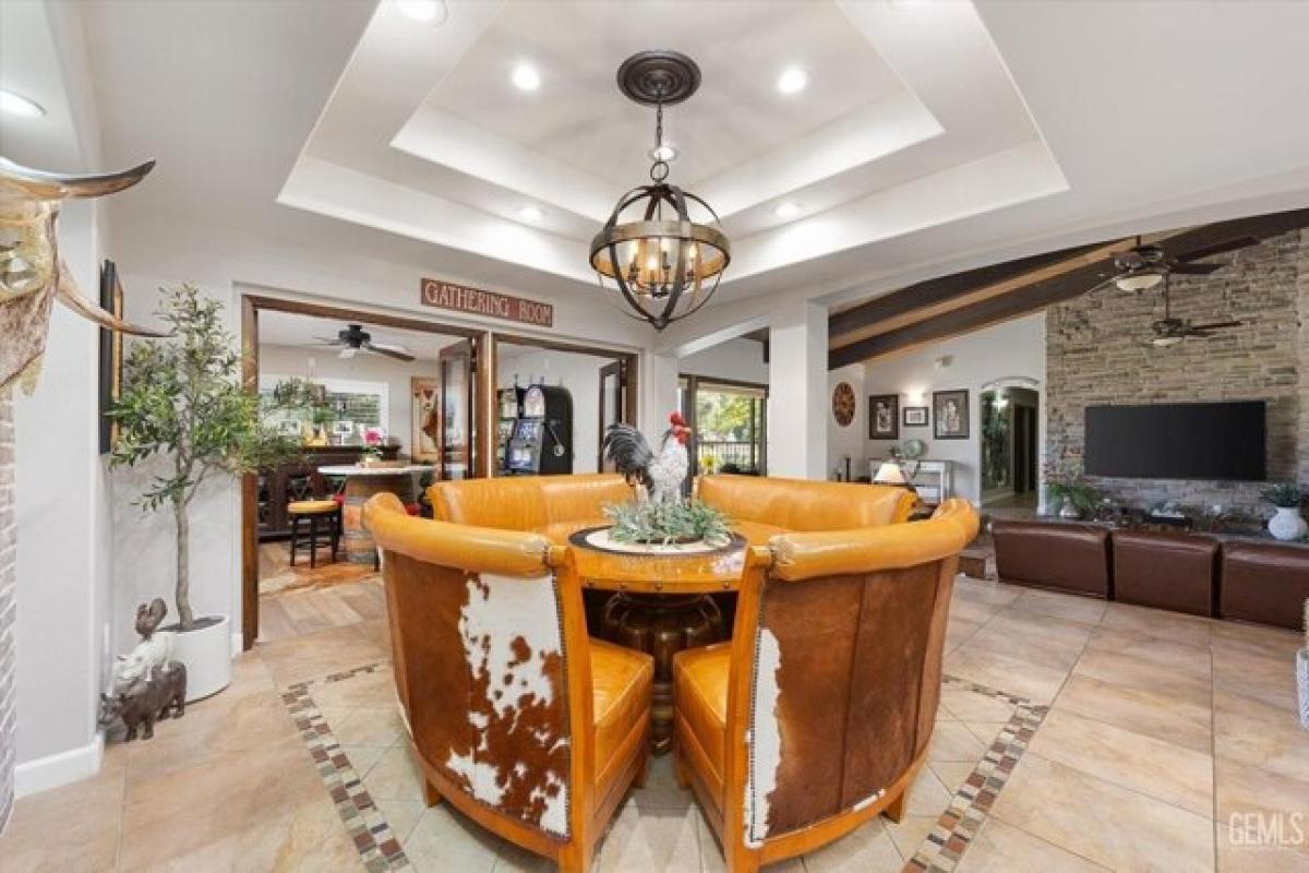 Picture of Home For Sale in Bakersfield, California, United States