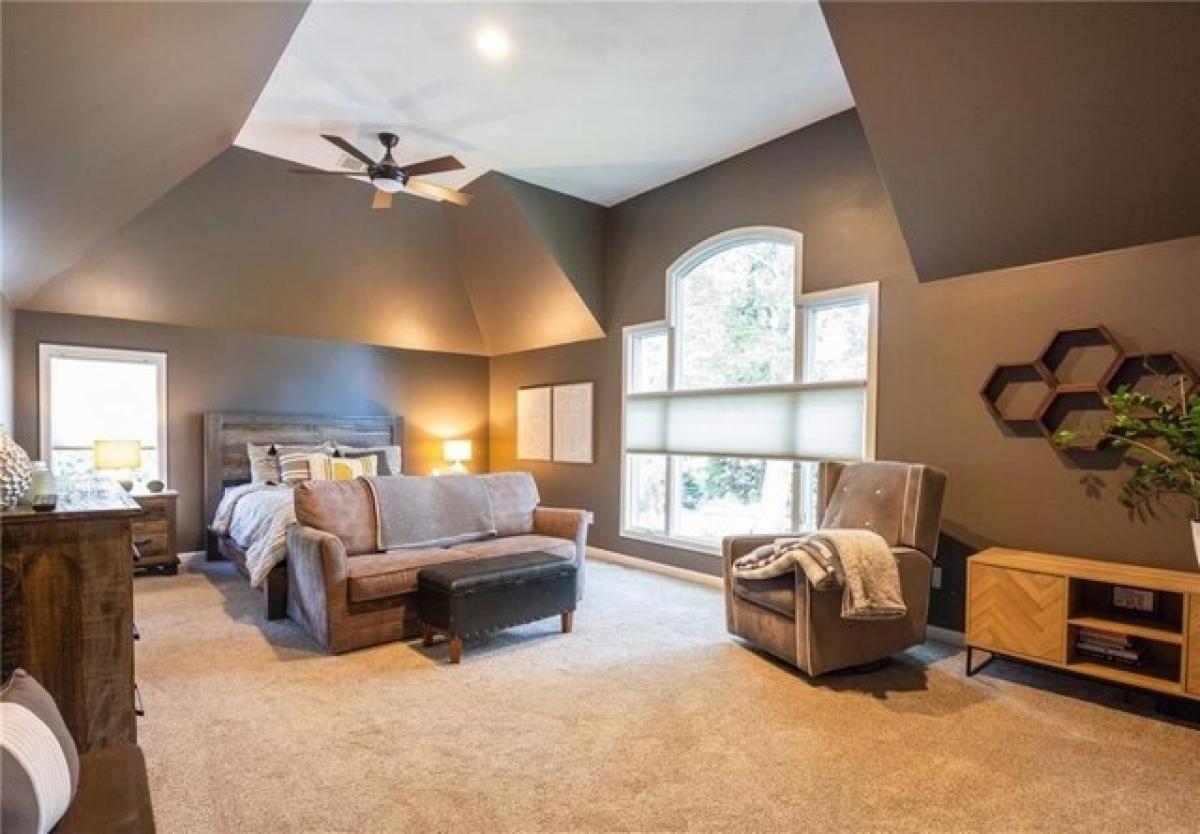 Picture of Home For Sale in Cranston, Rhode Island, United States