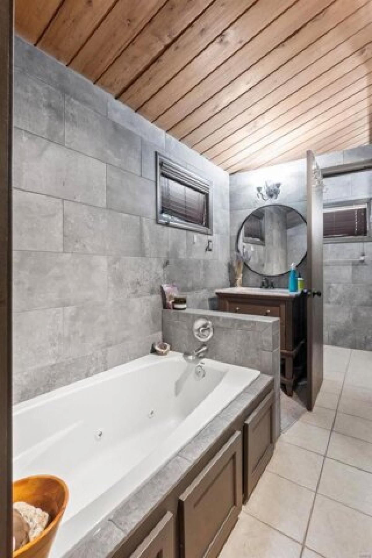 Picture of Home For Sale in Poplar Bluff, Missouri, United States