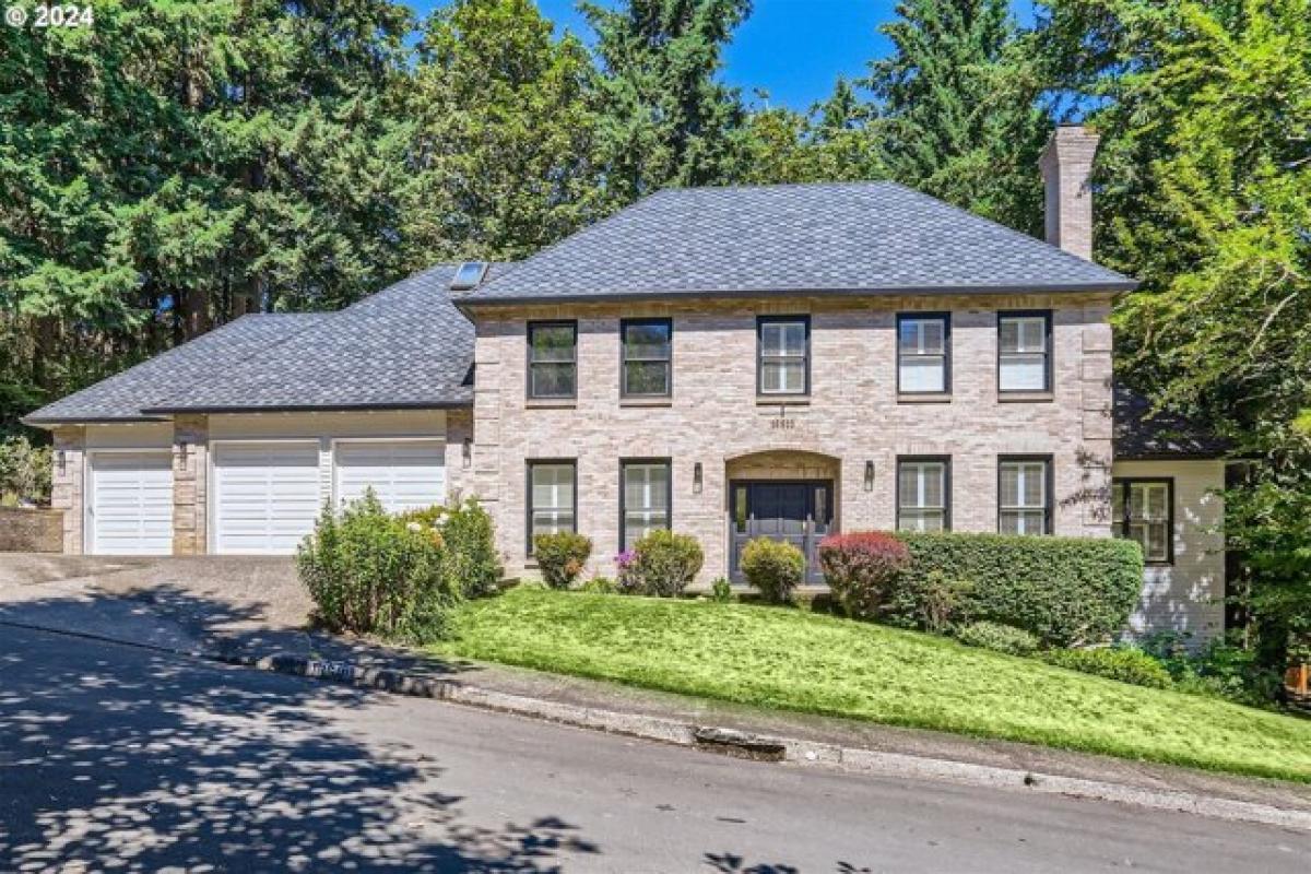 Picture of Home For Sale in Lake Oswego, Oregon, United States