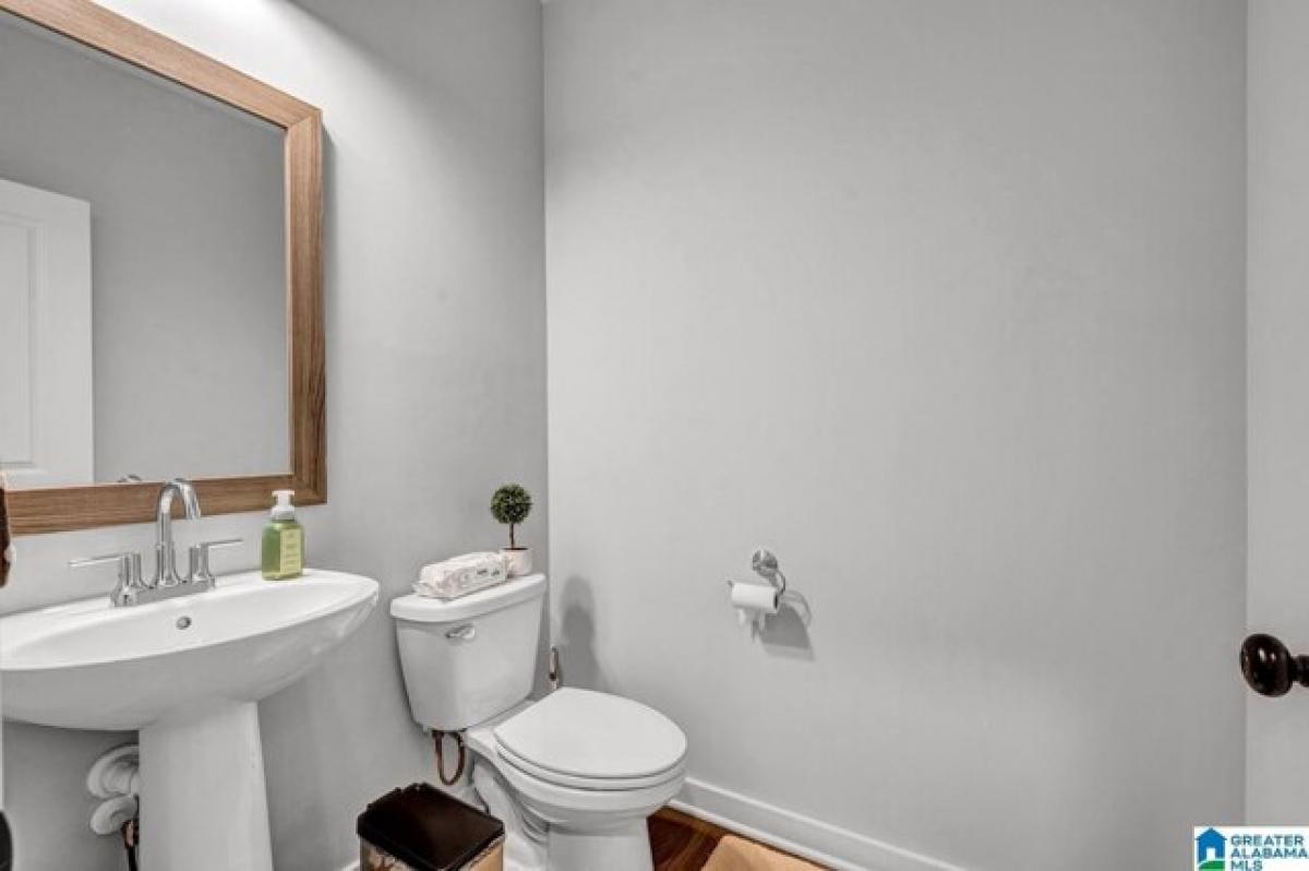 Picture of Home For Sale in Hoover, Alabama, United States