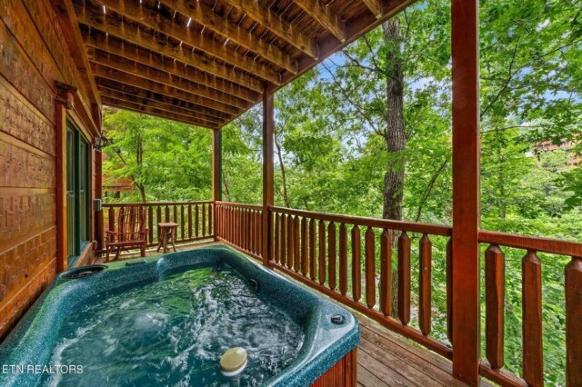 Picture of Home For Sale in Gatlinburg, Tennessee, United States