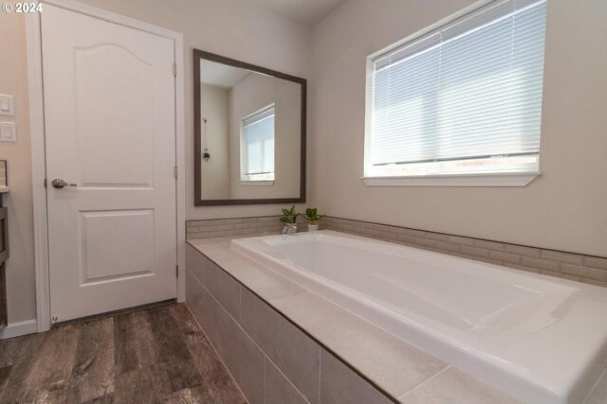 Picture of Home For Sale in Florence, Oregon, United States