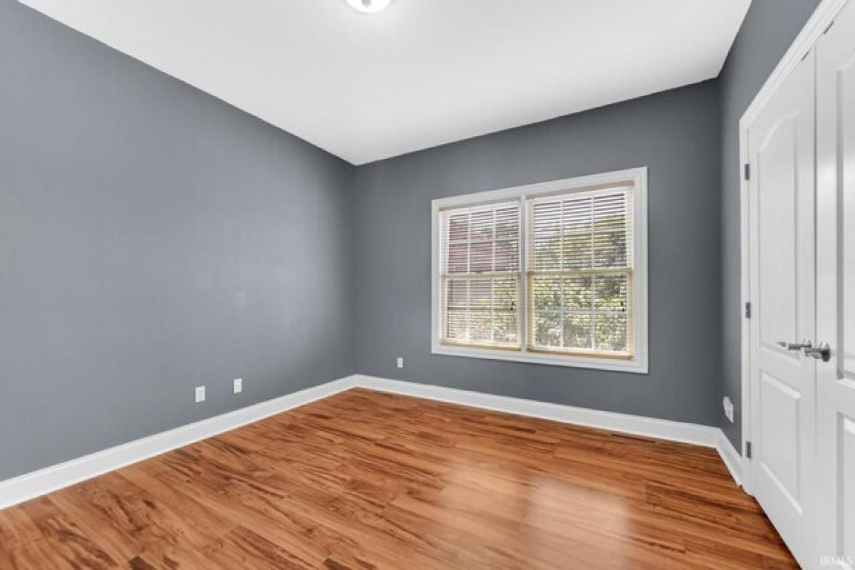 Picture of Home For Sale in South Bend, Indiana, United States