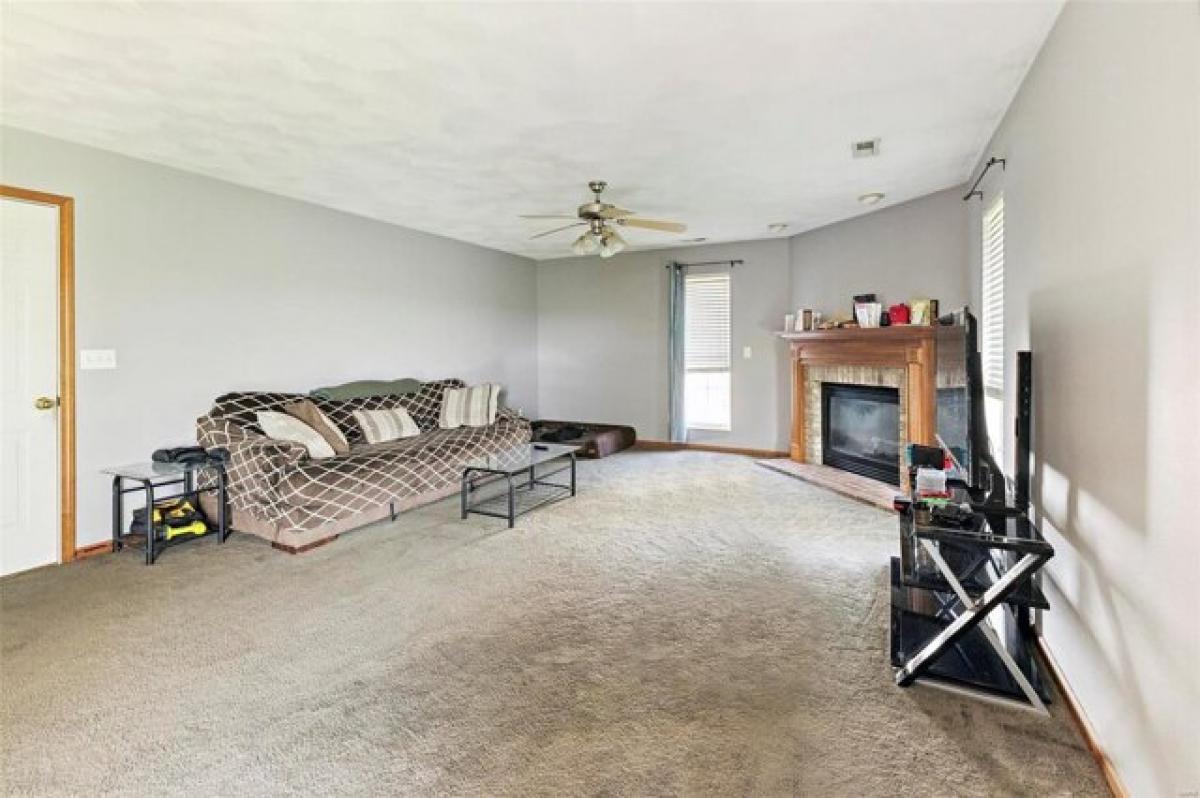 Picture of Home For Sale in Belleville, Illinois, United States