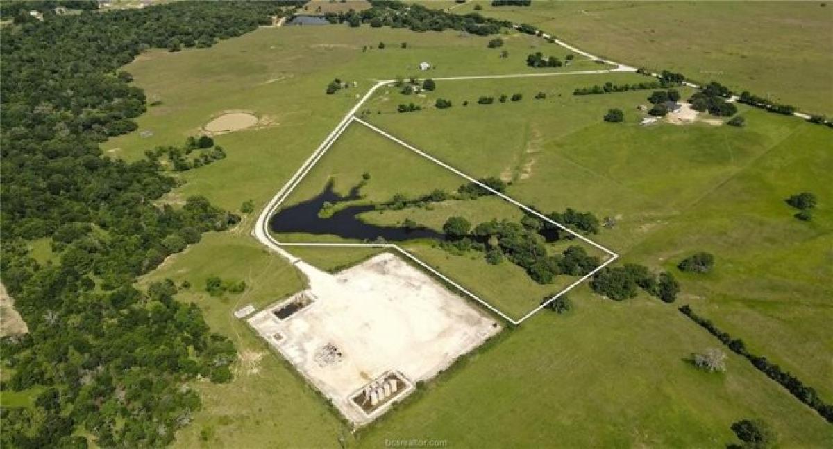 Picture of Residential Land For Sale in Bryan, Texas, United States