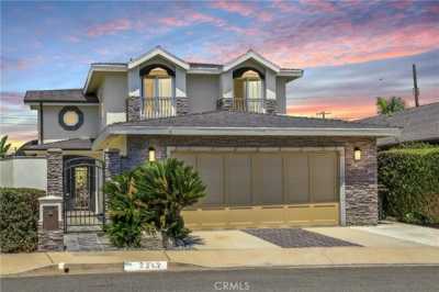Home For Sale in Costa Mesa, California