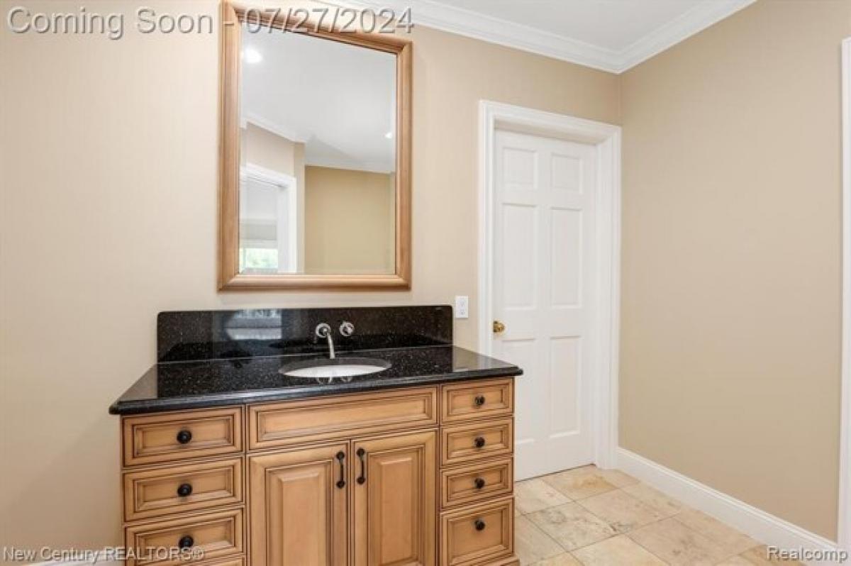 Picture of Home For Sale in Rochester Hills, Michigan, United States