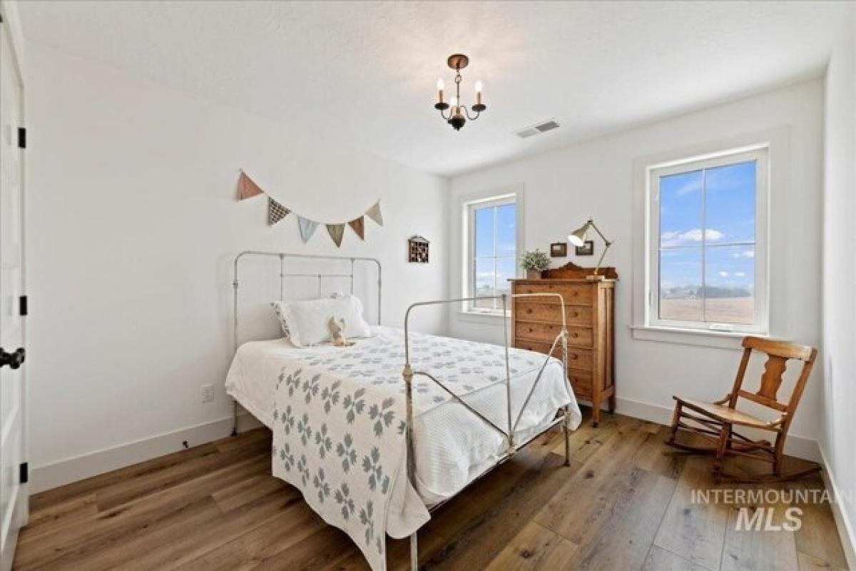 Picture of Home For Sale in Caldwell, Idaho, United States