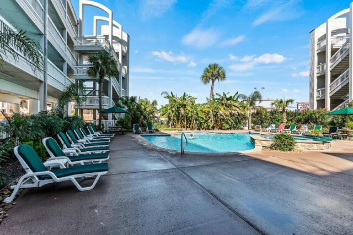 Picture of Home For Sale in Galveston, Texas, United States