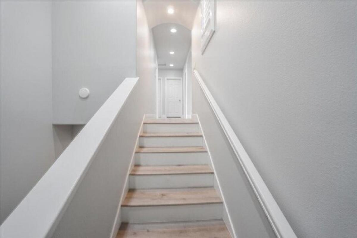 Picture of Home For Sale in Cathedral City, California, United States