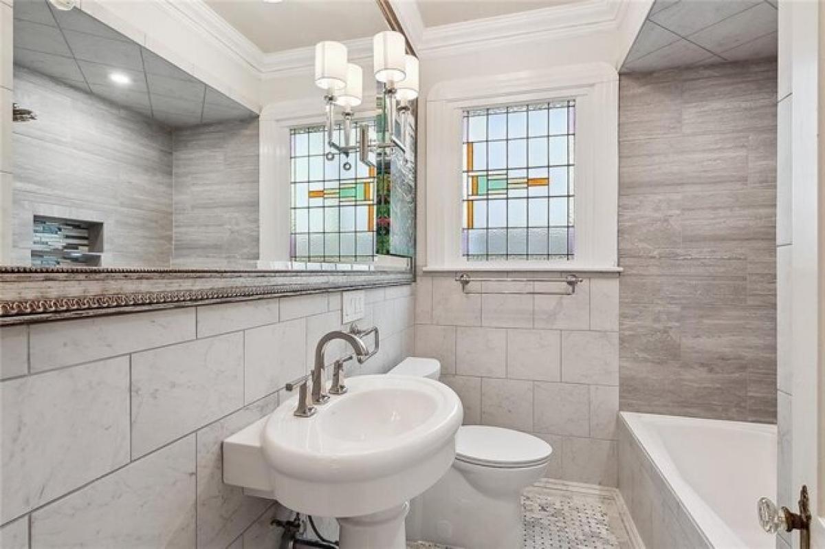 Picture of Home For Sale in Metairie, Louisiana, United States