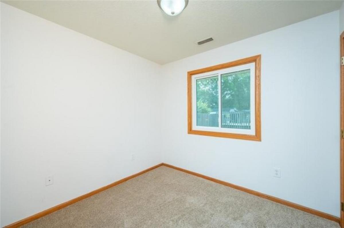 Picture of Home For Sale in West Des Moines, Iowa, United States