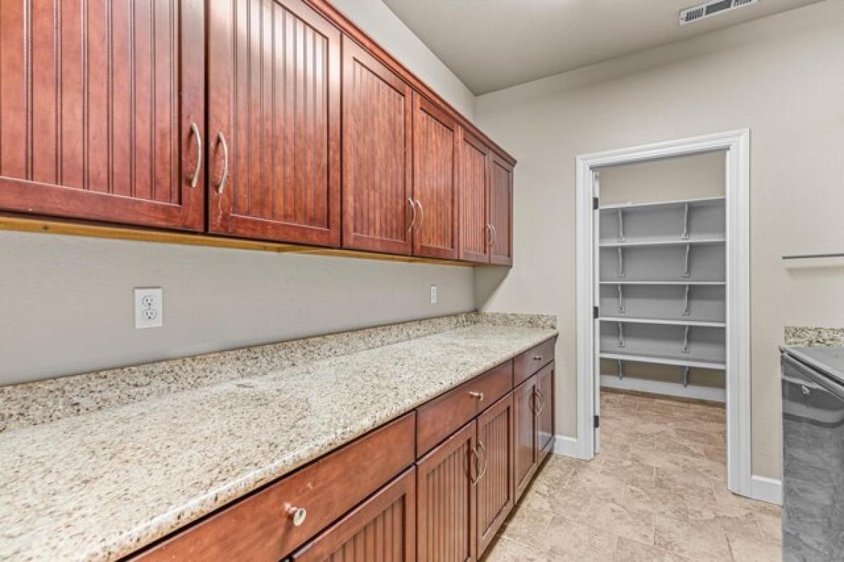 Picture of Home For Sale in Medford, Oregon, United States