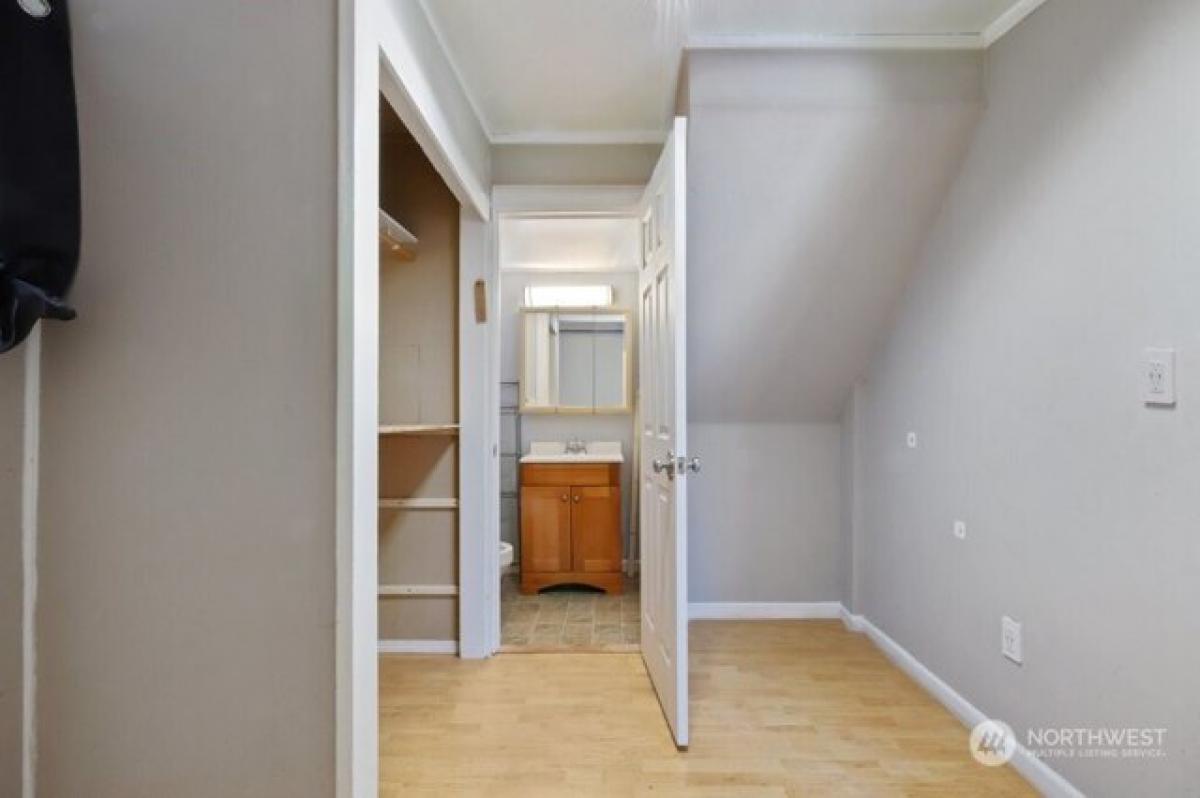 Picture of Home For Sale in Bremerton, Washington, United States