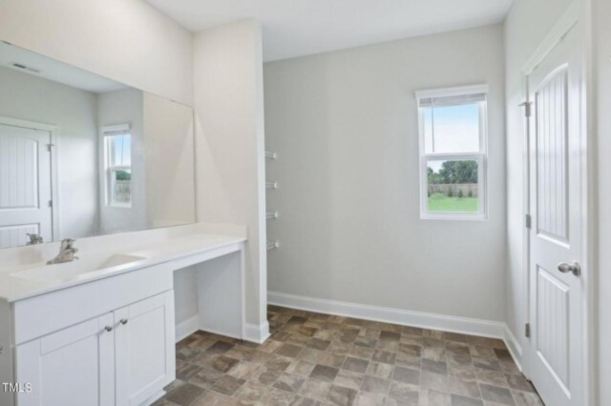 Picture of Home For Sale in Clayton, North Carolina, United States