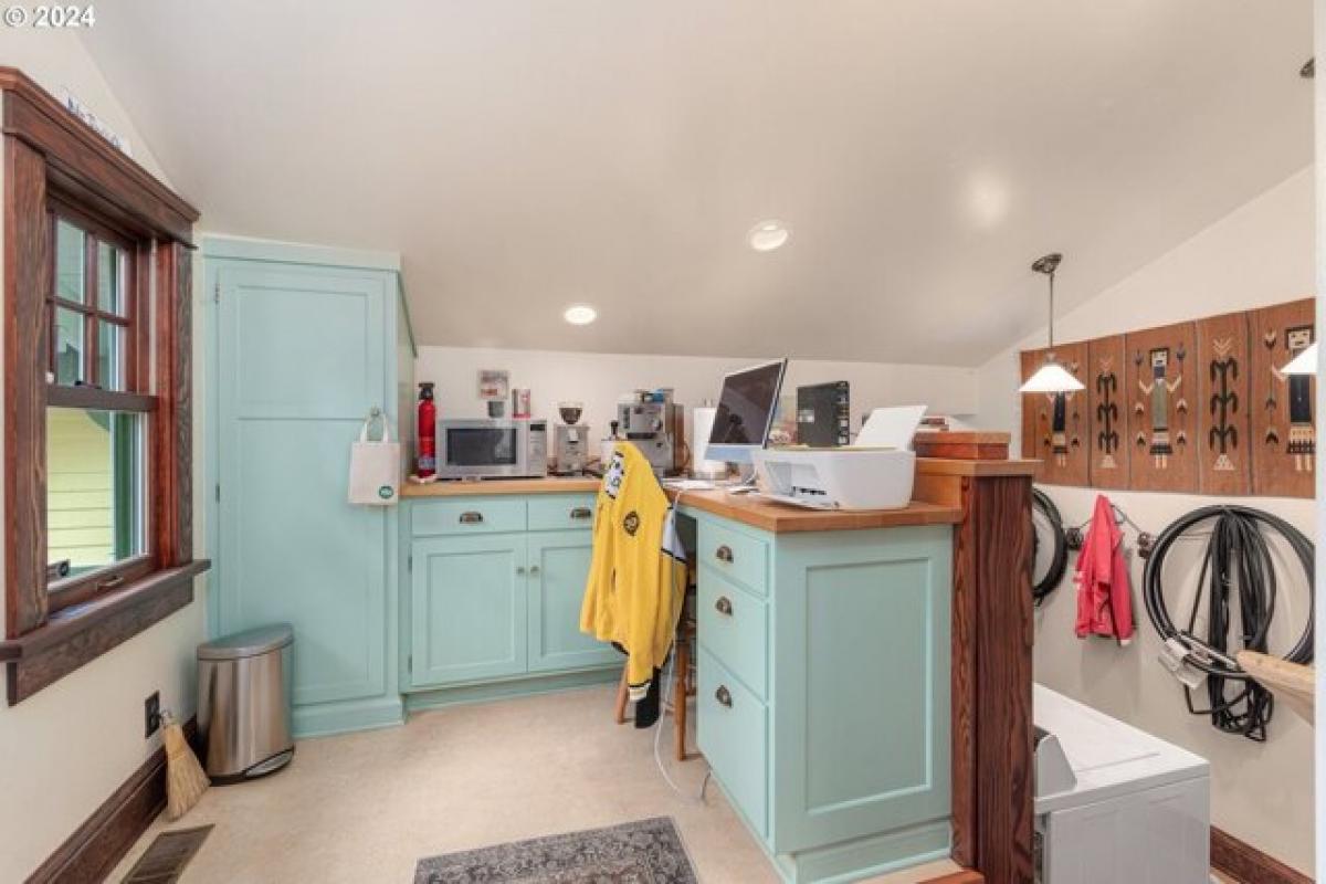 Picture of Home For Sale in Eugene, Oregon, United States