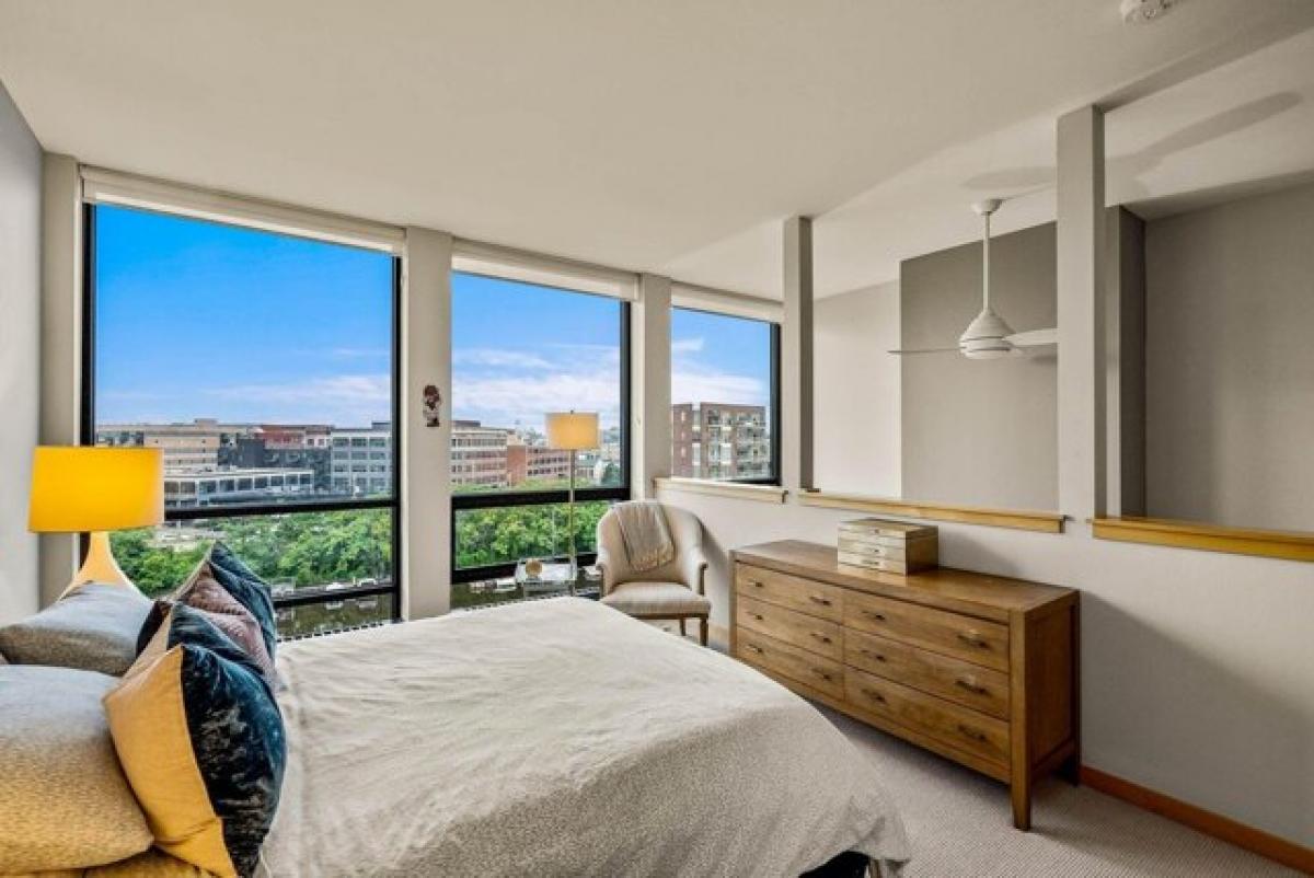 Picture of Home For Sale in Milwaukee, Wisconsin, United States