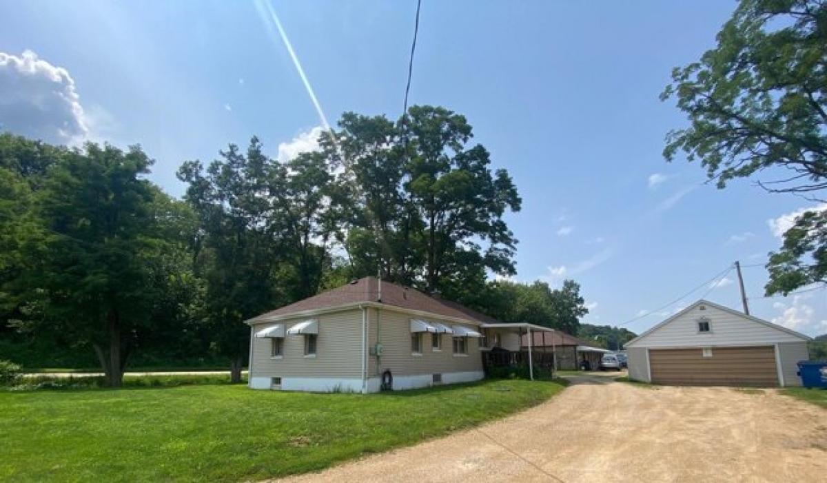 Picture of Home For Sale in Dubuque, Iowa, United States